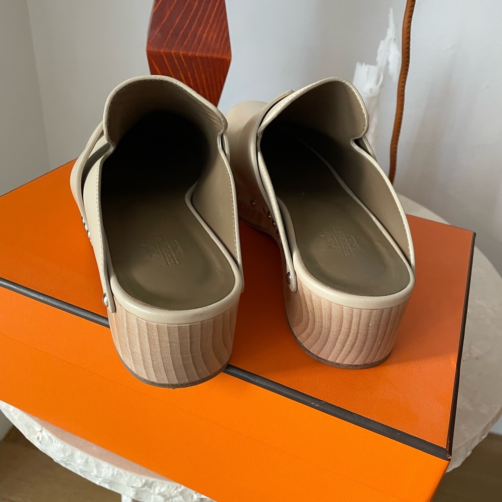 Hermes leather Calya clogs in beige color
36/ US 6 - Picture 4 of 7